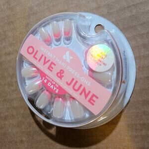Olive & June Instant Mani Press-On Nails Round Short Pink Chrome French